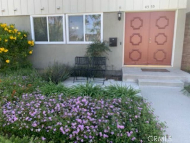 Foto del edificio - 4555 Larwin Ave