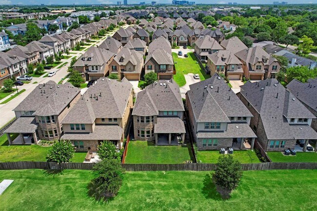Foto del edificio - 13215 Pkwy Glen Dr