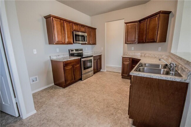 Building Photo - 1541 Scotland Dr