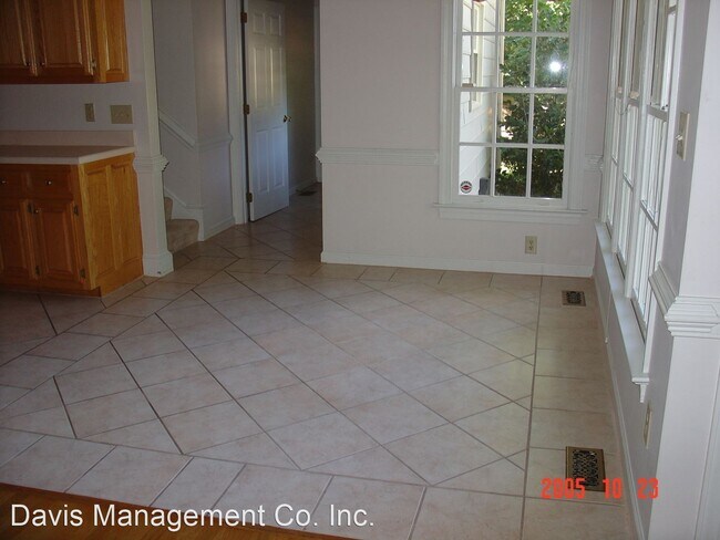 Building Photo - 5 br, 2.5 bath House - 402 Birkdale Court