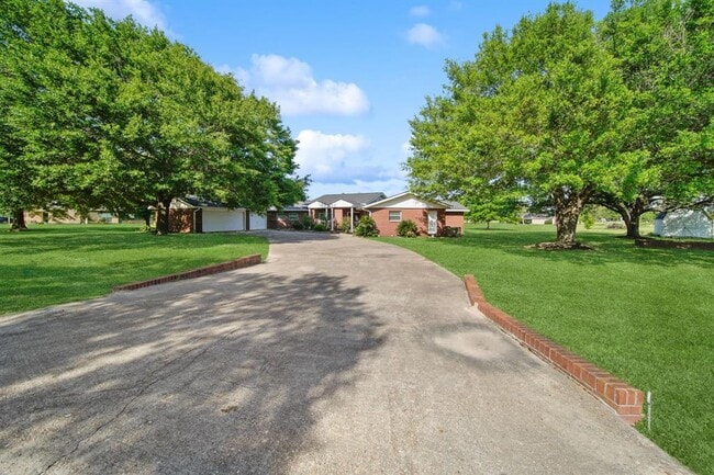 Building Photo - 15502 Kitty Hawk Dr