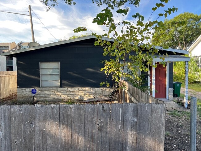 Foto del edificio - 607 Nelray Blvd