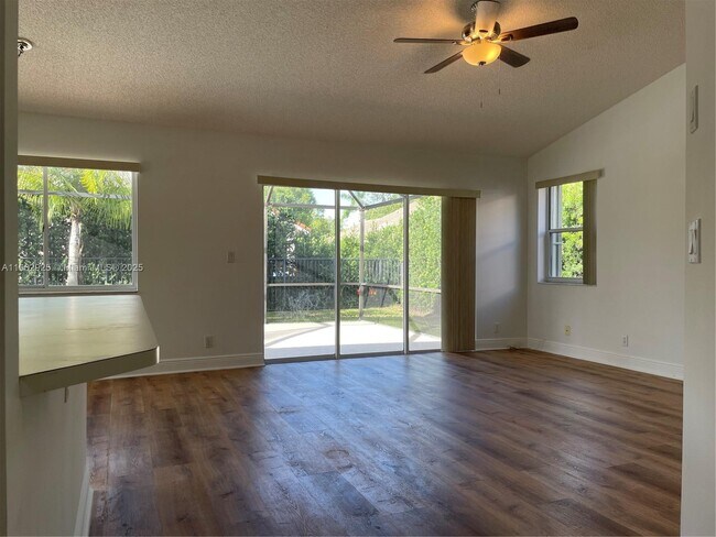 Building Photo - 785 Heron Rd