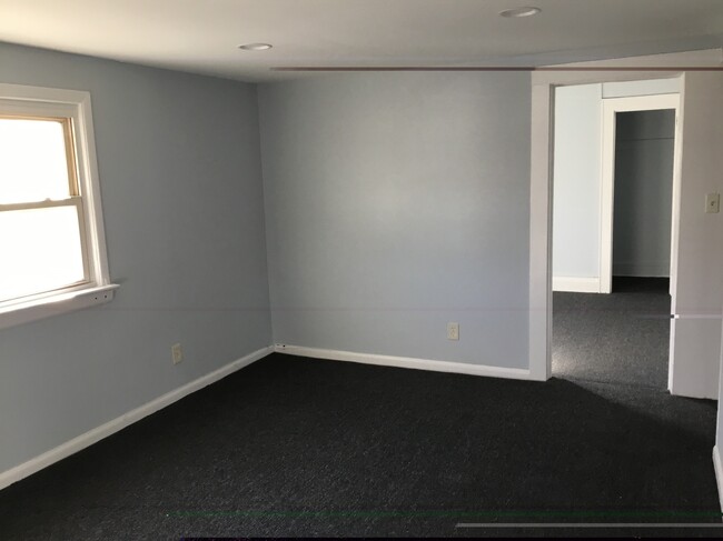 Building Photo - 344 Miltonia St