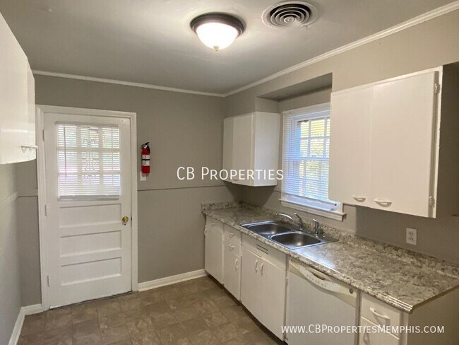 Foto del edificio - 4 Bedroom located in a quiet area near the...