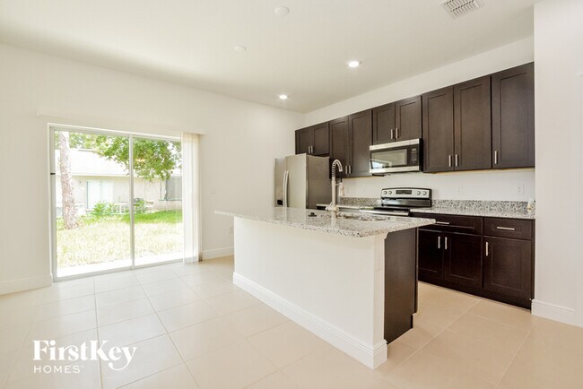 Building Photo - 106 Inconnu Ct