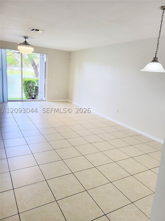 Foto del edificio - 8263 SW 27th St