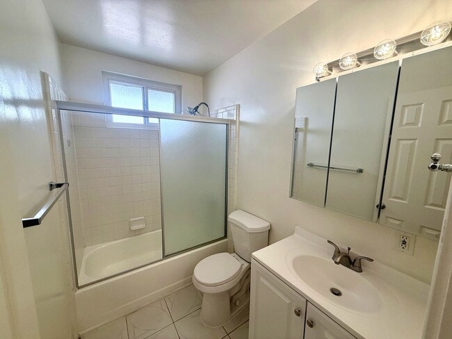 Building Photo - Spacious 3BR / 2BA + Bonus Room Home in Imperial Beach
