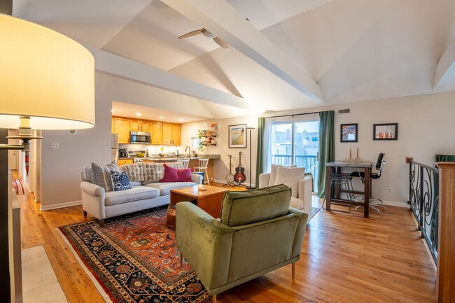 Photo - 1111 N Honore St Apartment