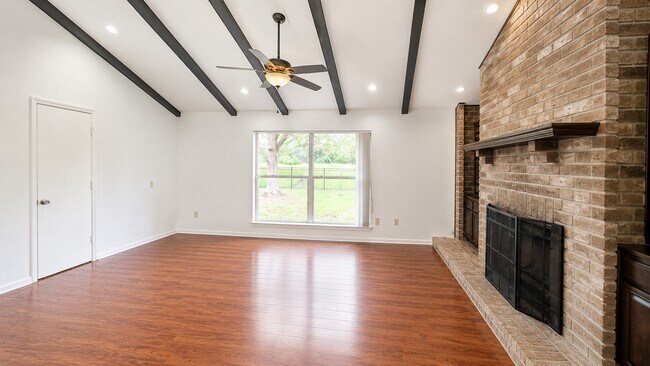 Building Photo - 3111 W Creek Club Dr