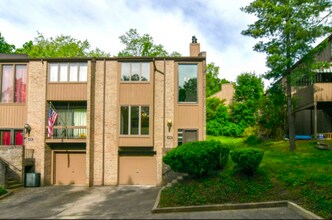 Building Photo - 456 Willow Ct