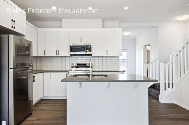 Photo du bâtiment - FANTASTIC 4 BEDS/ 2.5 BATHS HOUSE WITH BASEMENT!