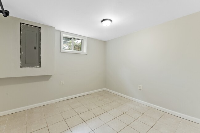 Building Photo - 174 White St