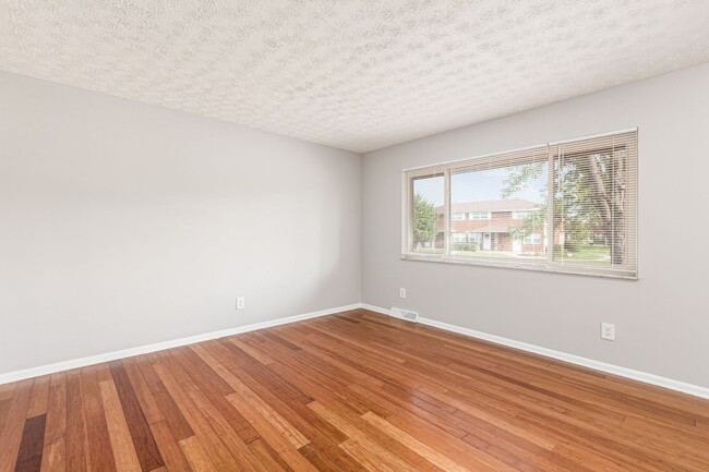 Building Photo - 6213 Ambleside Dr