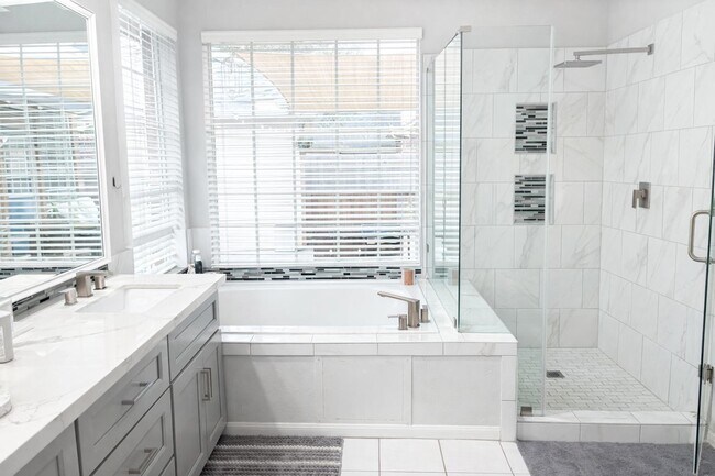 Foto del edificio - 6703 Cypress Village Dr