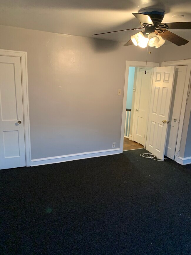 Master bed room - 211 Laveer St