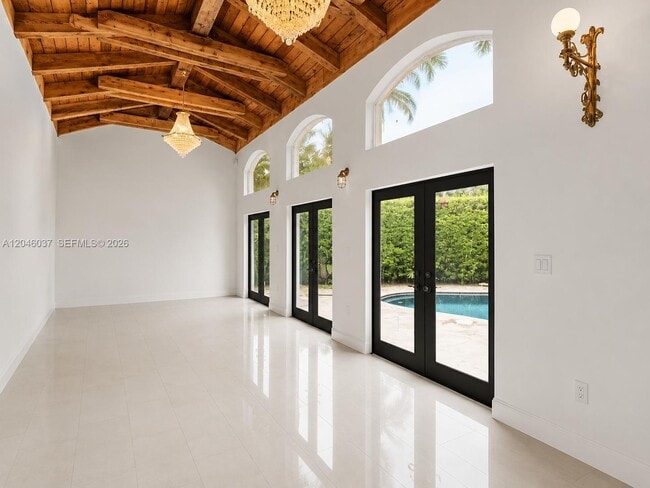 Foto del edificio - 6350 Pine Tree Dr