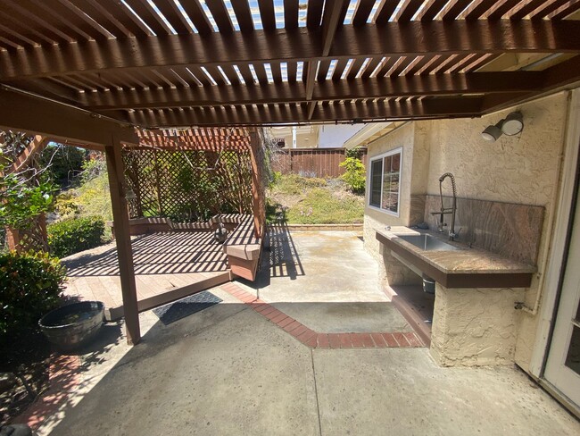 Building Photo - 4 Bed 3 Bath with Pool in Scripps Ranch!