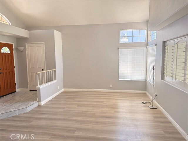 Foto del edificio - 2137 Wild Flower Ln