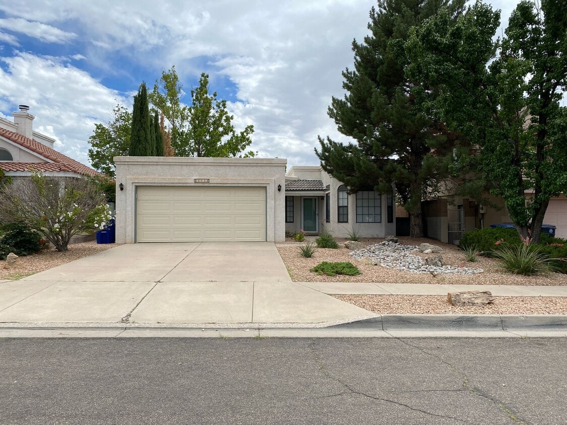 Location, location! Updated 3 Br, 2 Bath ... - Location, location!  Updated 3 Br, 2 Bath ...