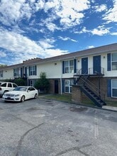 Building Photo - 2075 Clingan Dr NW