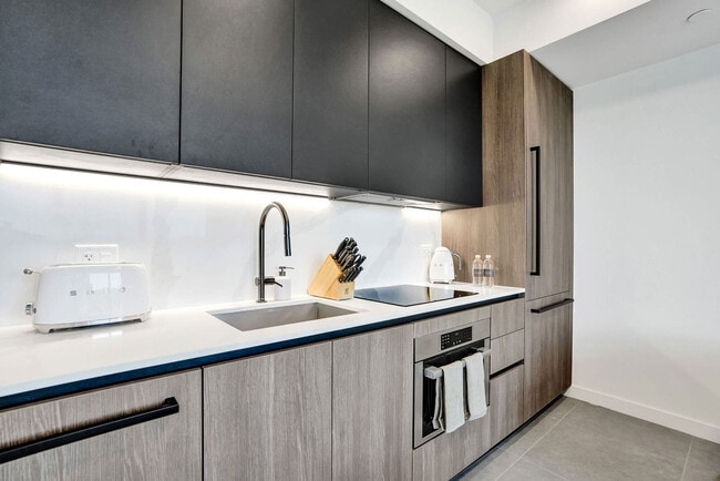 Building Photo - 580 72nd St