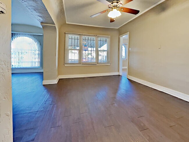 Building Photo - 1422 W 79th St