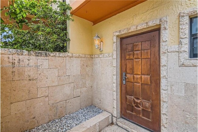 Foto del edificio - 3864 NE 167th St