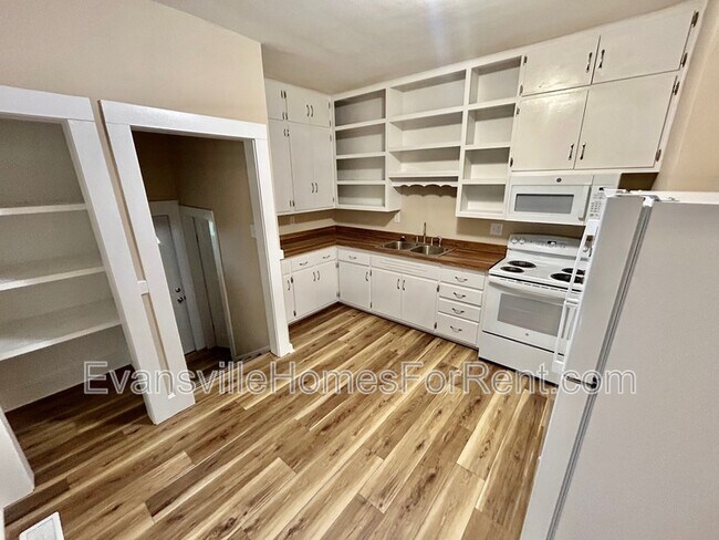 Foto del edificio - 635 S Rotherwood Ave