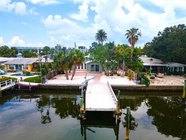 Building Photo - 314 Bahia Vista Dr