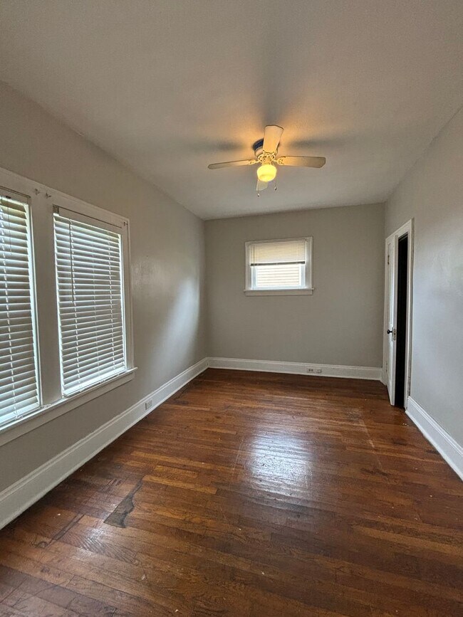 Building Photo - Vine20931N