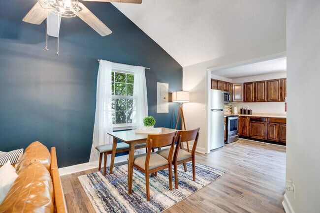 Building Photo - Cozy Oasis of Clarksville!