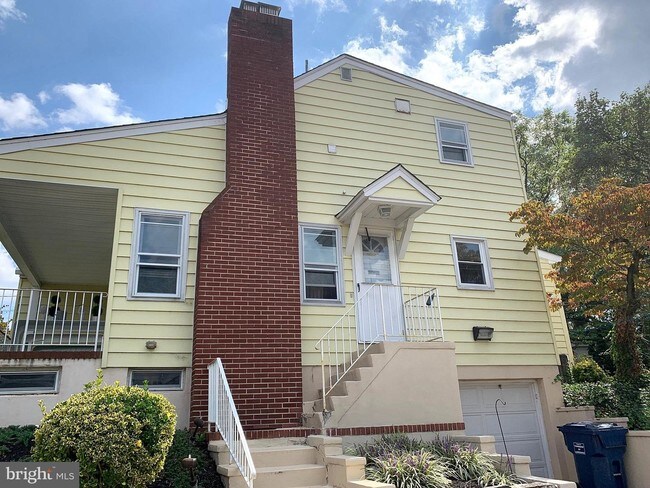 Building Photo - 811 Bunker Hill Ave