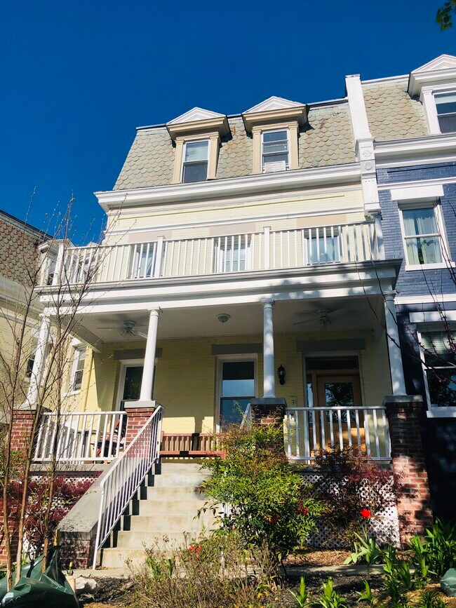 Foto del edificio - 1933 Park Rd NW