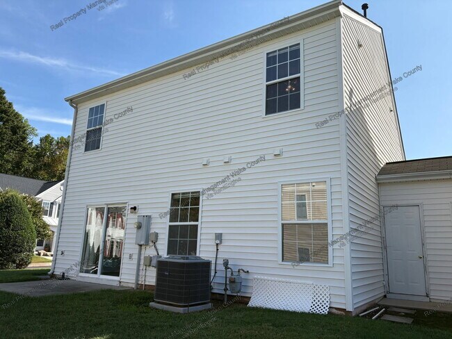 Foto del edificio - 100 Caraleigh Ct
