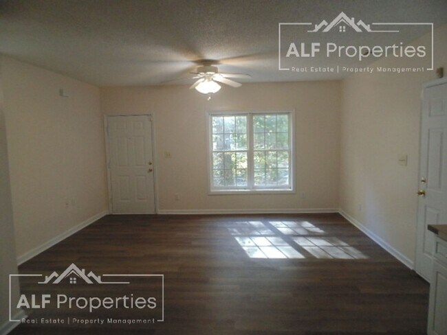 Building Photo - For Rent – Newly Renovated 2BR/1BA