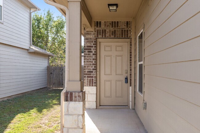 Building Photo - Creekside Village Home Ready NOW for Move-In
