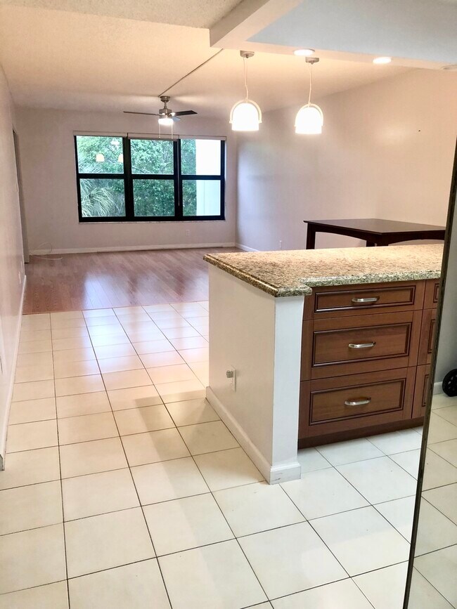 Foto del edificio - 2302 S Cypress Bend Dr