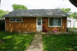 Building Photo - 204 N Geri St