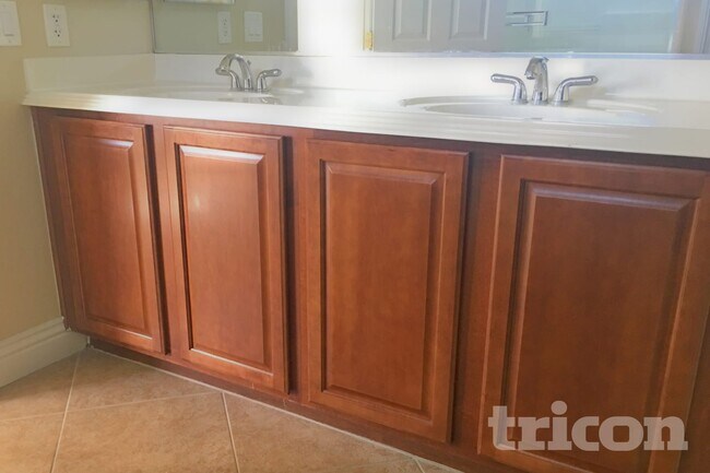 Building Photo - 8371 Gardena Hills Ave