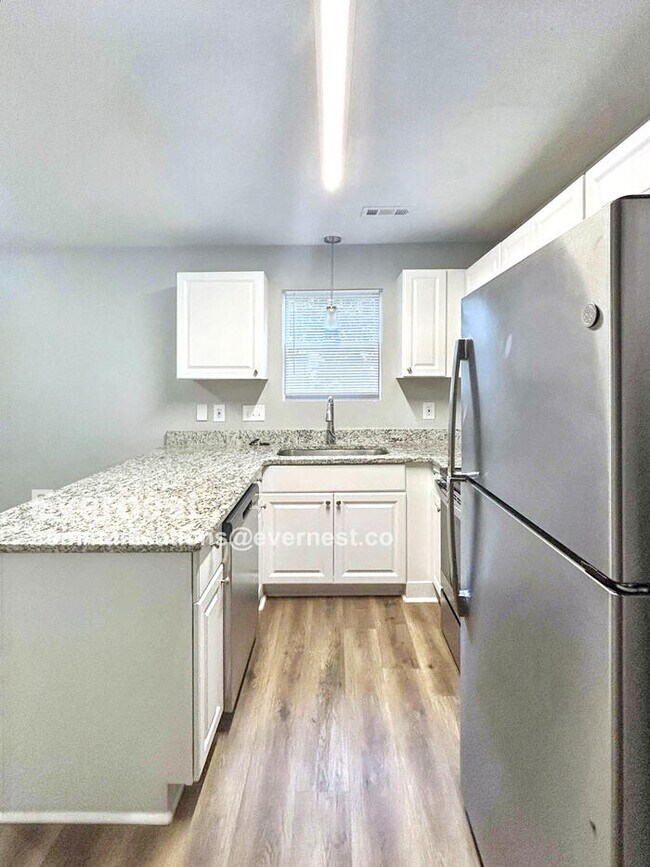 Foto del edificio - 3 Bed/2 Bath Home with Garage / Pet-Friendly / Vouchers Accepted / Coming Soon!