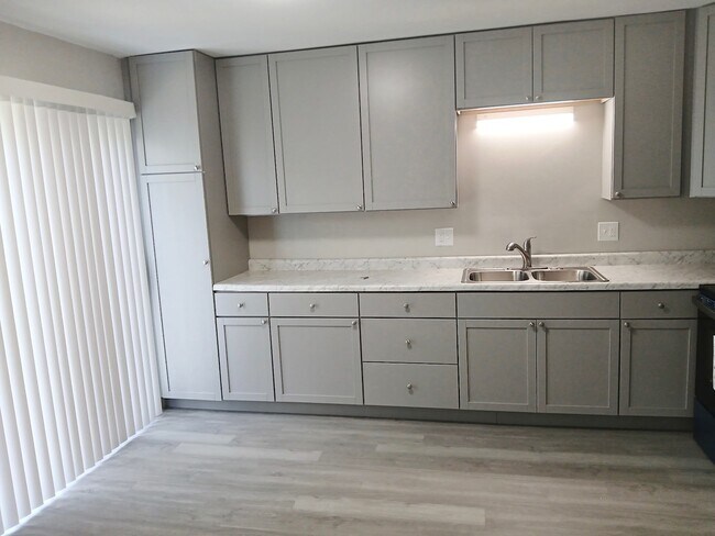 Foto del edificio - 746 Oakton Rd
