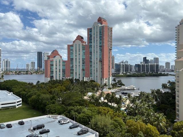 Foto del edificio - 3300 NE 191st St