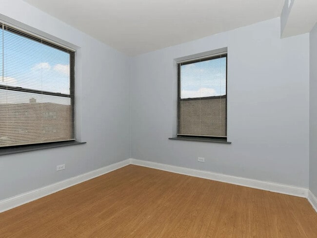 Foto del edificio - 7215 S Yates Blvd