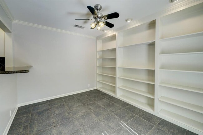 Building Photo - 7519 Schiller St