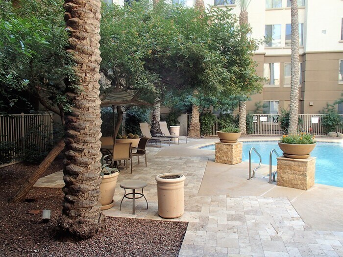 Primary Photo - 1701 E Colter St