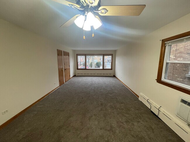 Building Photo - 5359 W Drummond Pl