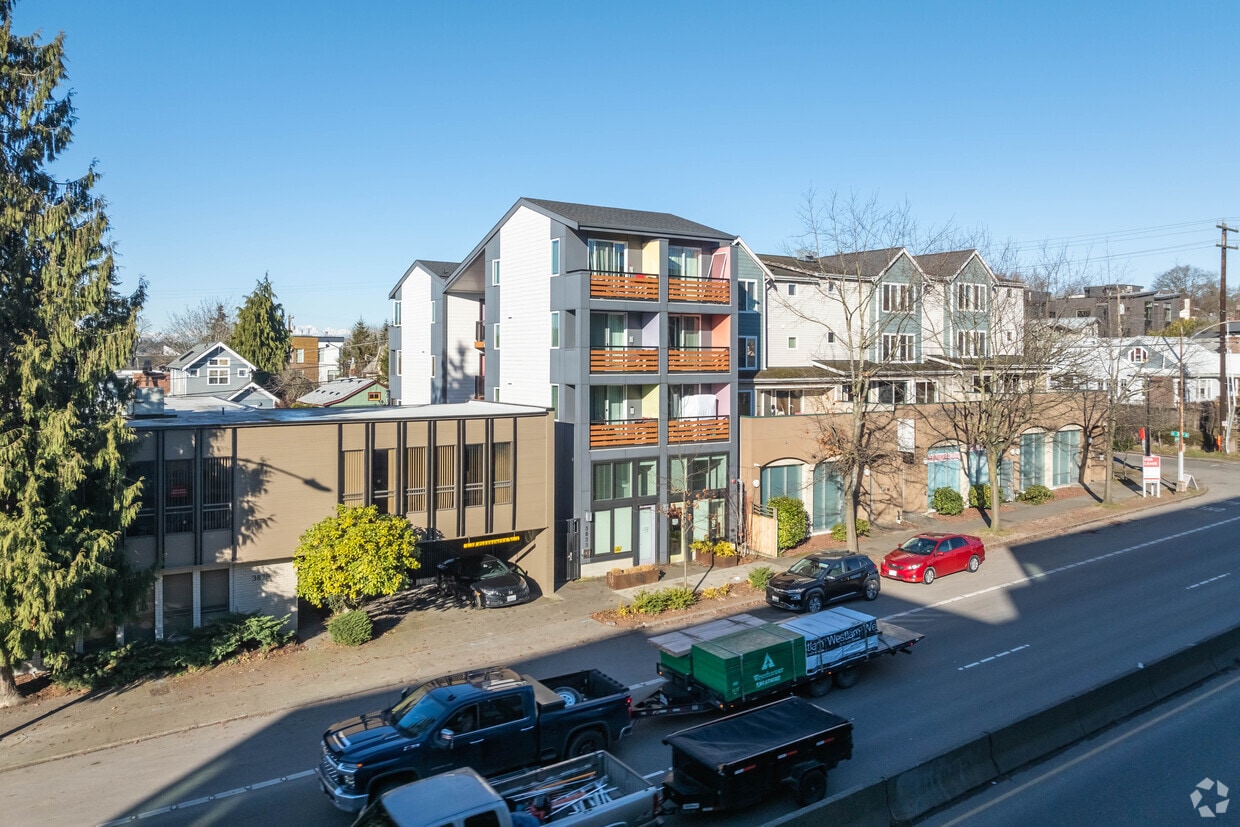 3833 Aurora Ave N Seattle, WA 98103-8702 - 3833 Aurora Ave N
