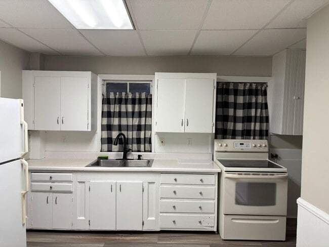 Building Photo - 98 High St