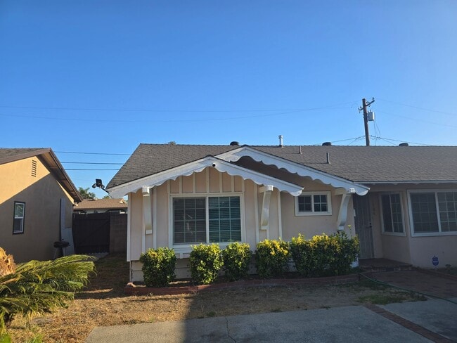 Building Photo - Rental in Anaheim